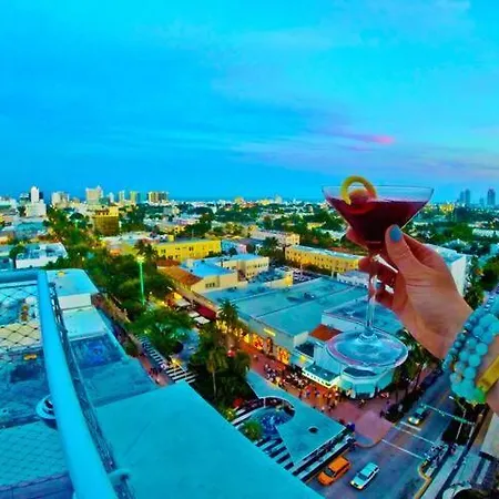 2Bedroom 2Bath Loft Exclusive Rooftop&Jacuzzi,1Block From Beach